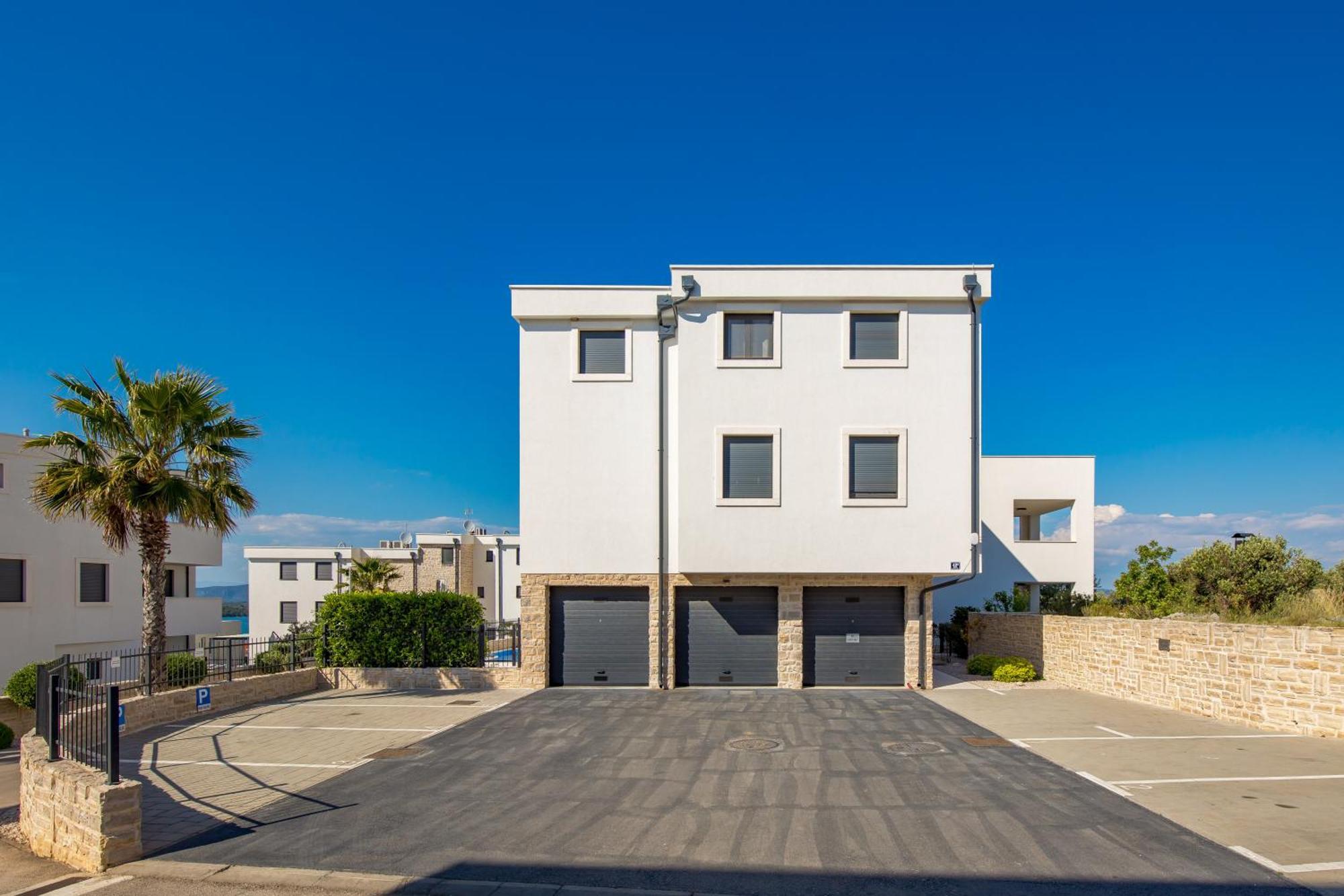 Luxury Apartment Hyperion With Private Pool And Garden Murter Eksteriør bilde