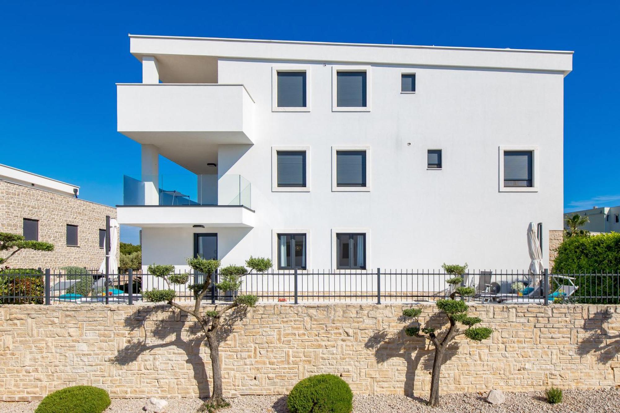 Luxury Apartment Hyperion With Private Pool And Garden Murter Eksteriør bilde