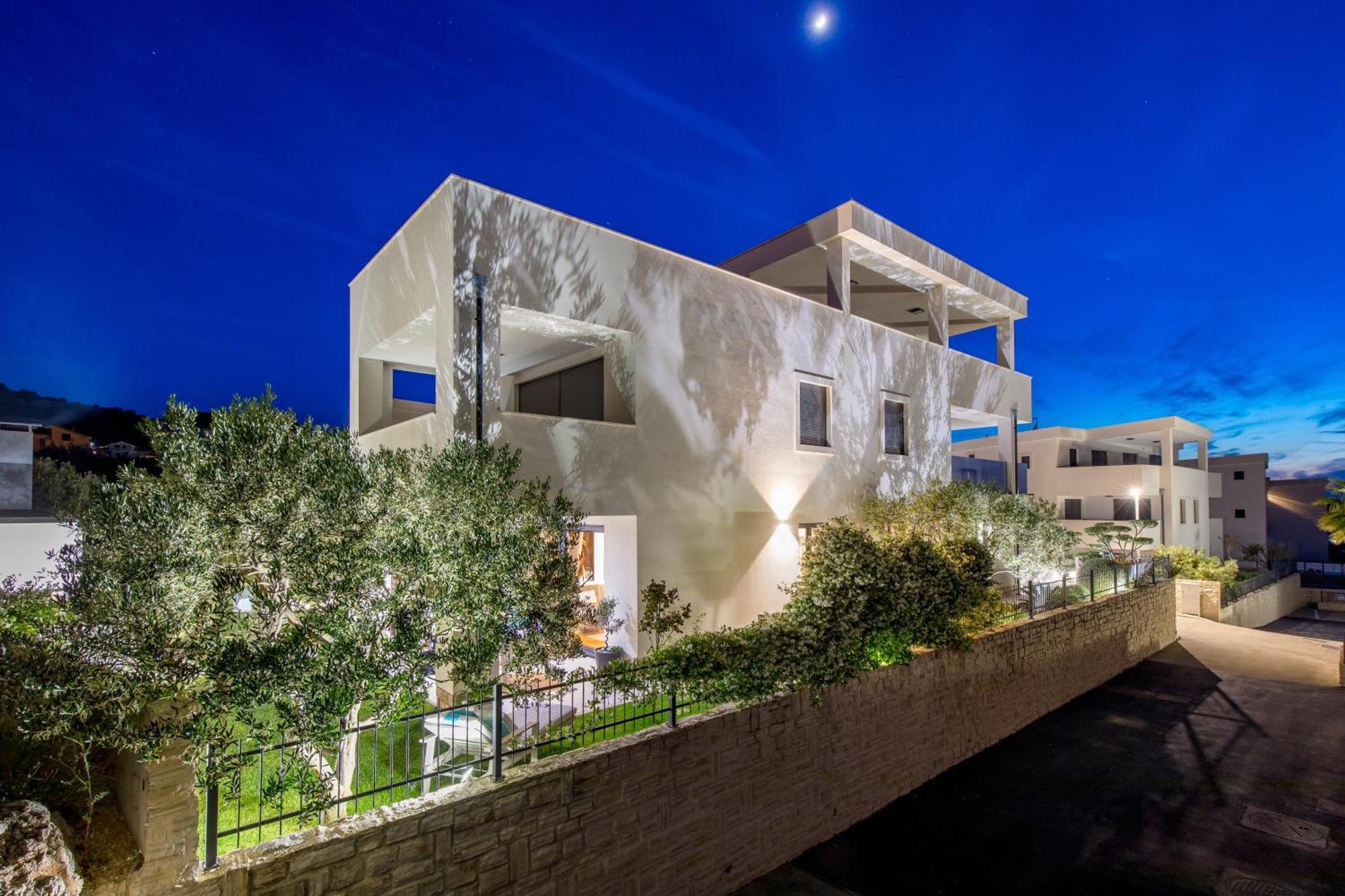 Luxury Apartment Hyperion With Private Pool And Garden Murter Eksteriør bilde