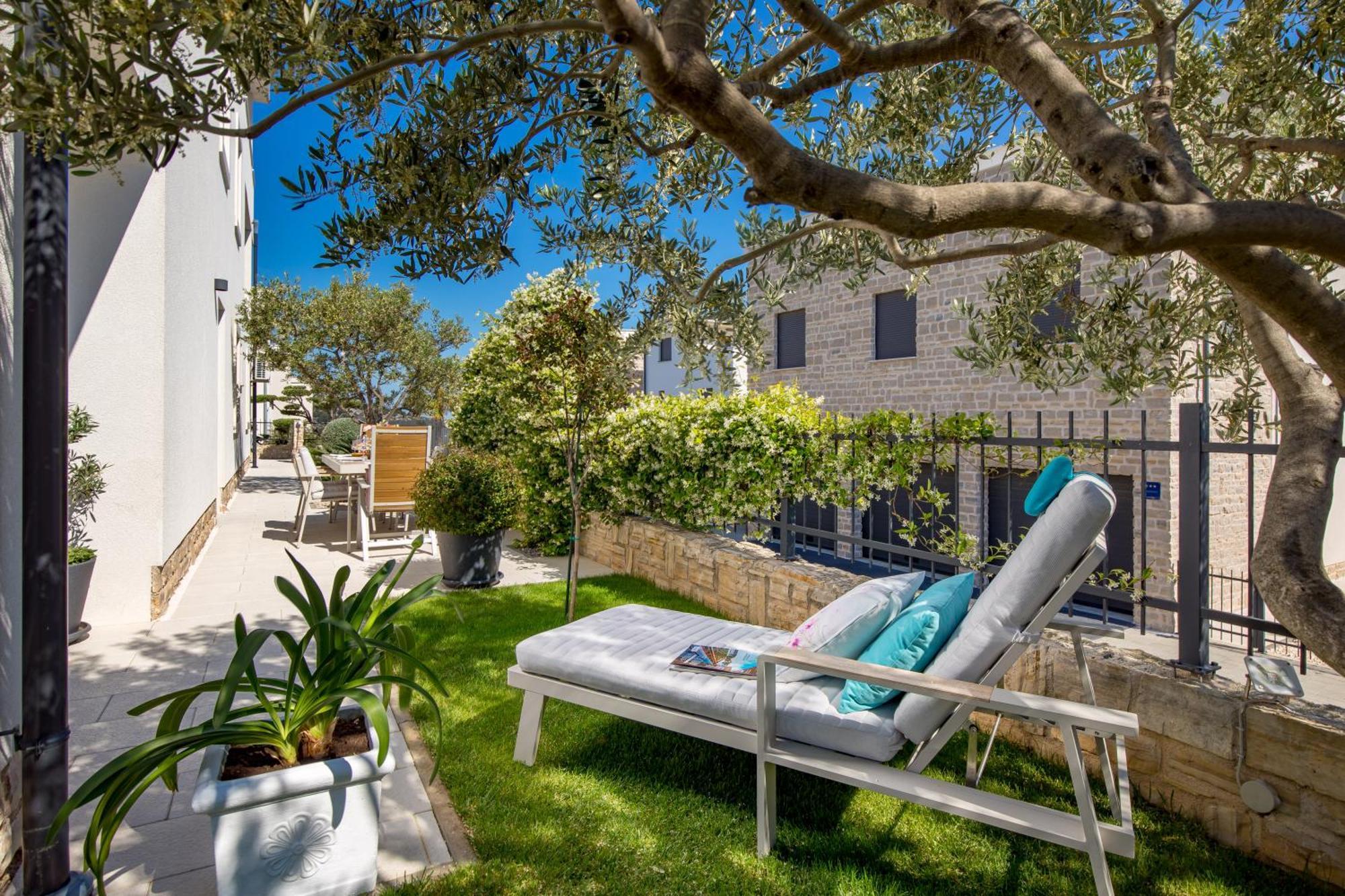 Luxury Apartment Hyperion With Private Pool And Garden Murter Eksteriør bilde